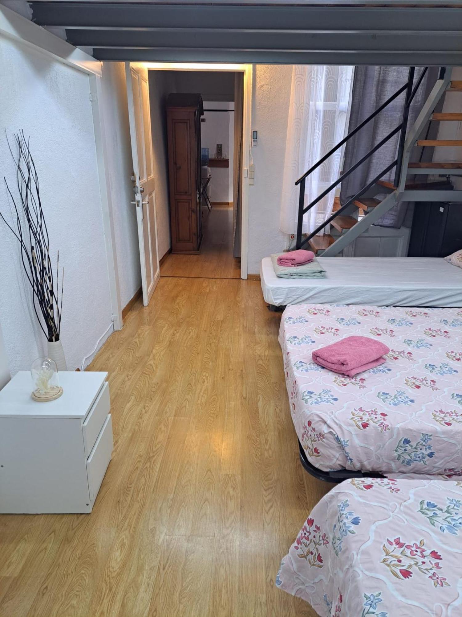 Habitacion Para Grupos Hasta 8 En Plena Rambla De Cataluna Barcelona Exterior foto