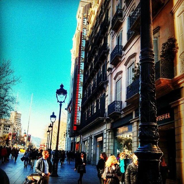 Habitacion Para Grupos Hasta 8 En Plena Rambla De Cataluna Barcelona Exterior foto